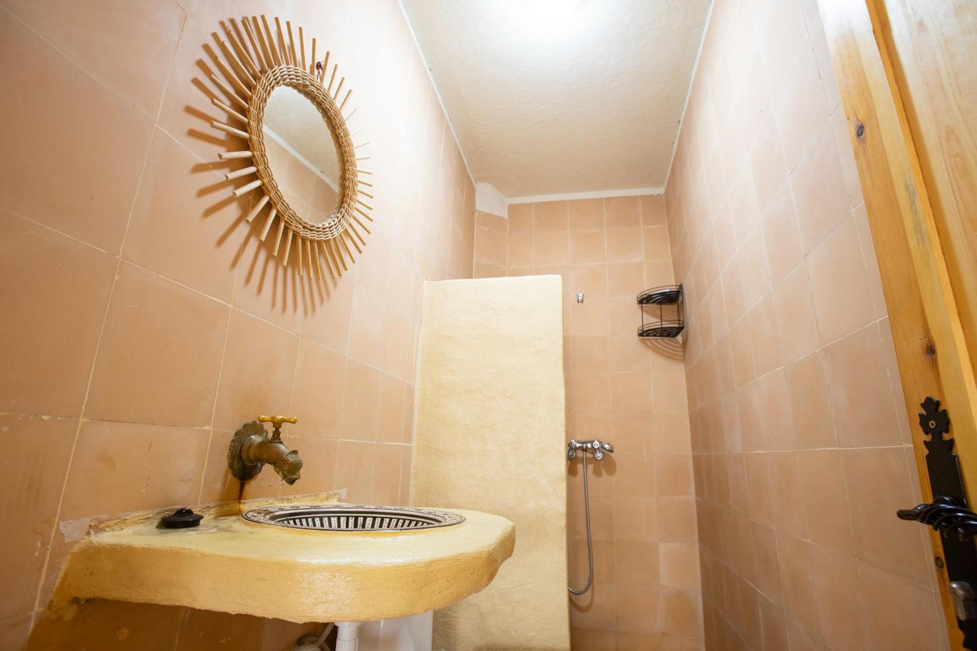 Anza Surfhouse Bed and Breakfast Agadir Exteriör bild
