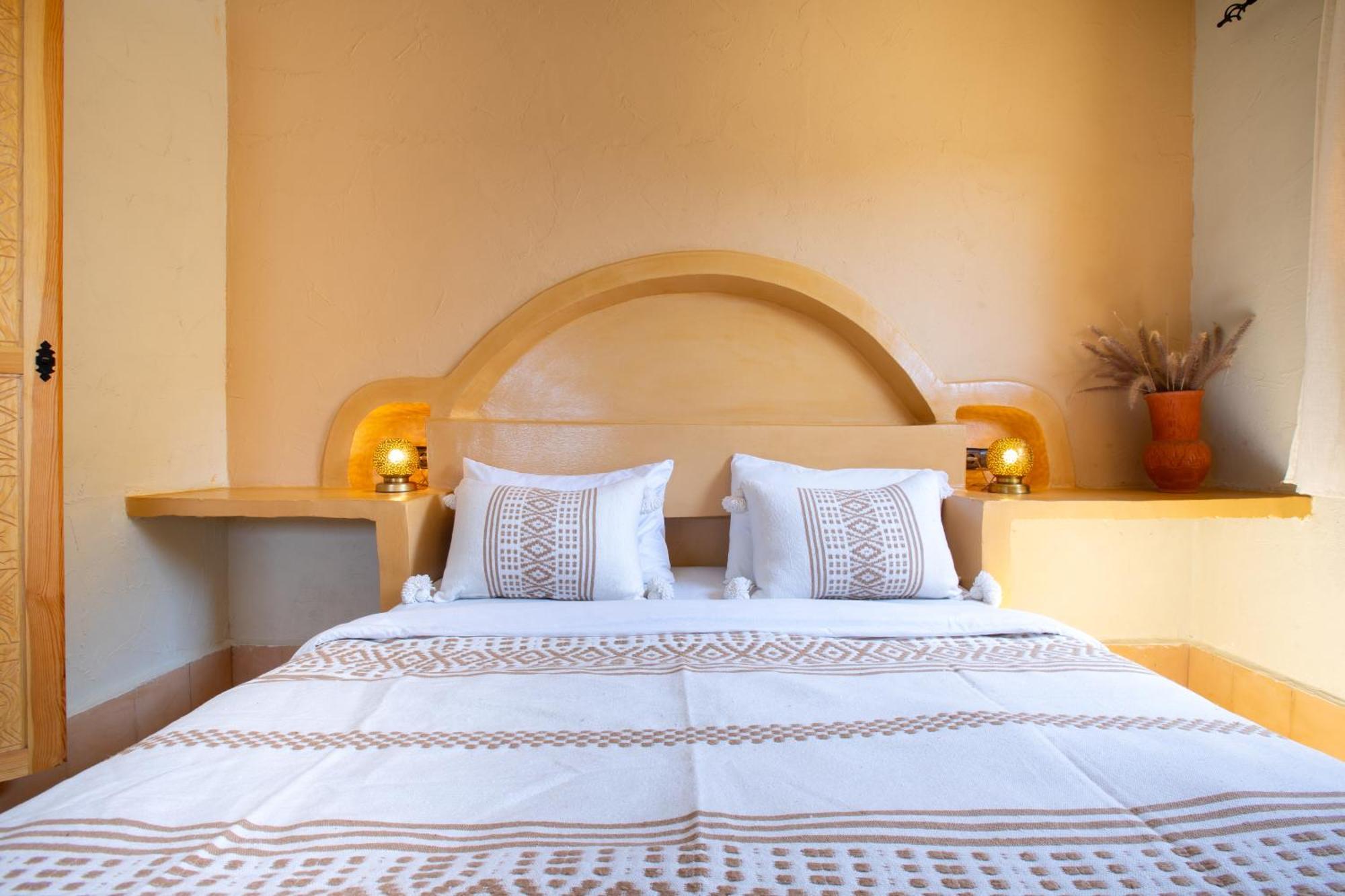 Anza Surfhouse Bed and Breakfast Agadir Exteriör bild