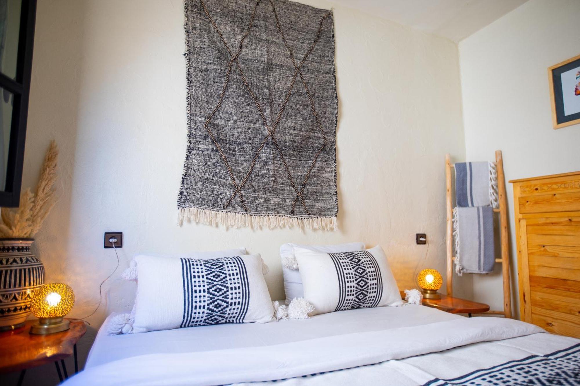 Anza Surfhouse Bed and Breakfast Agadir Exteriör bild