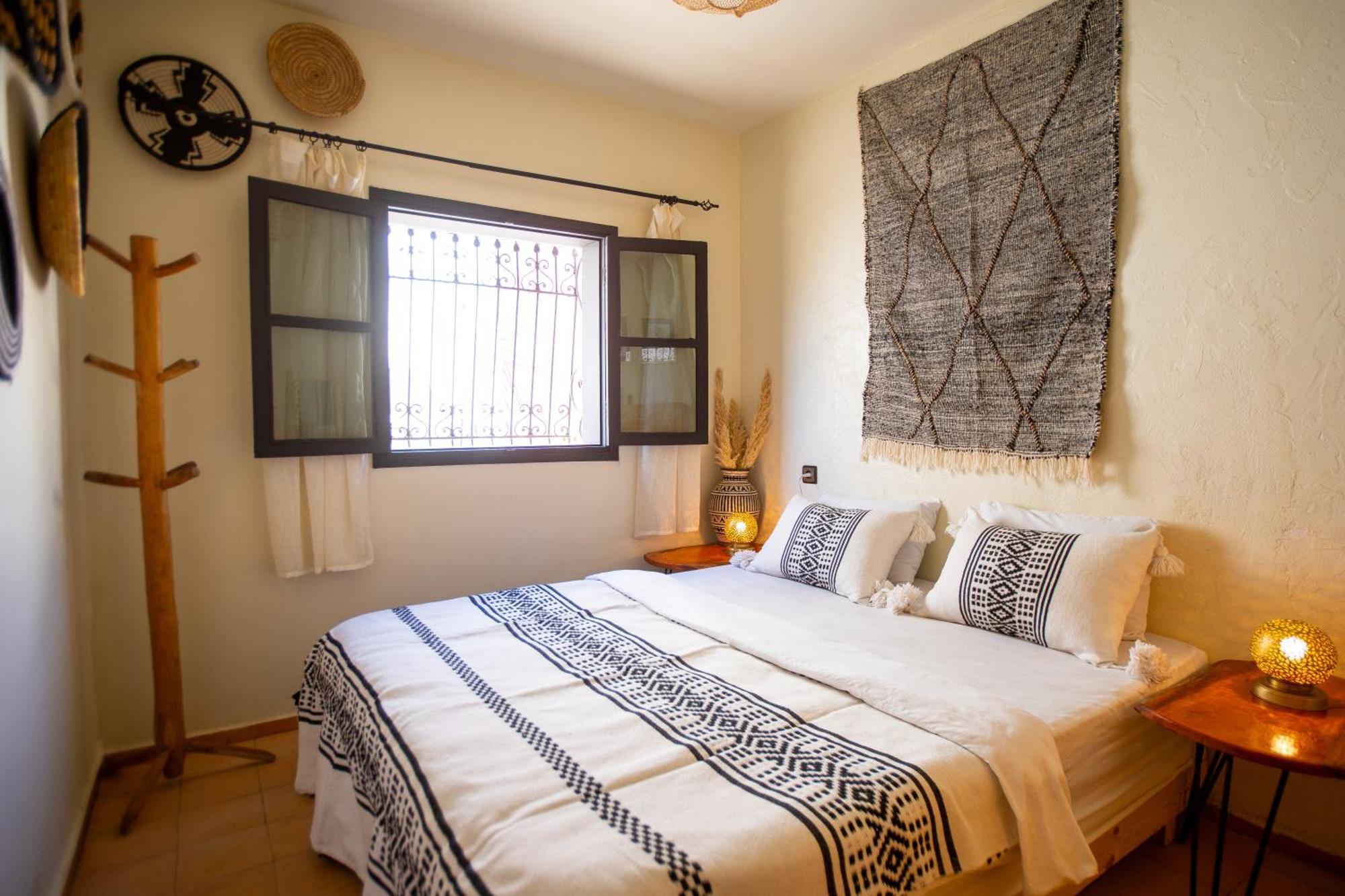 Anza Surfhouse Bed and Breakfast Agadir Exteriör bild