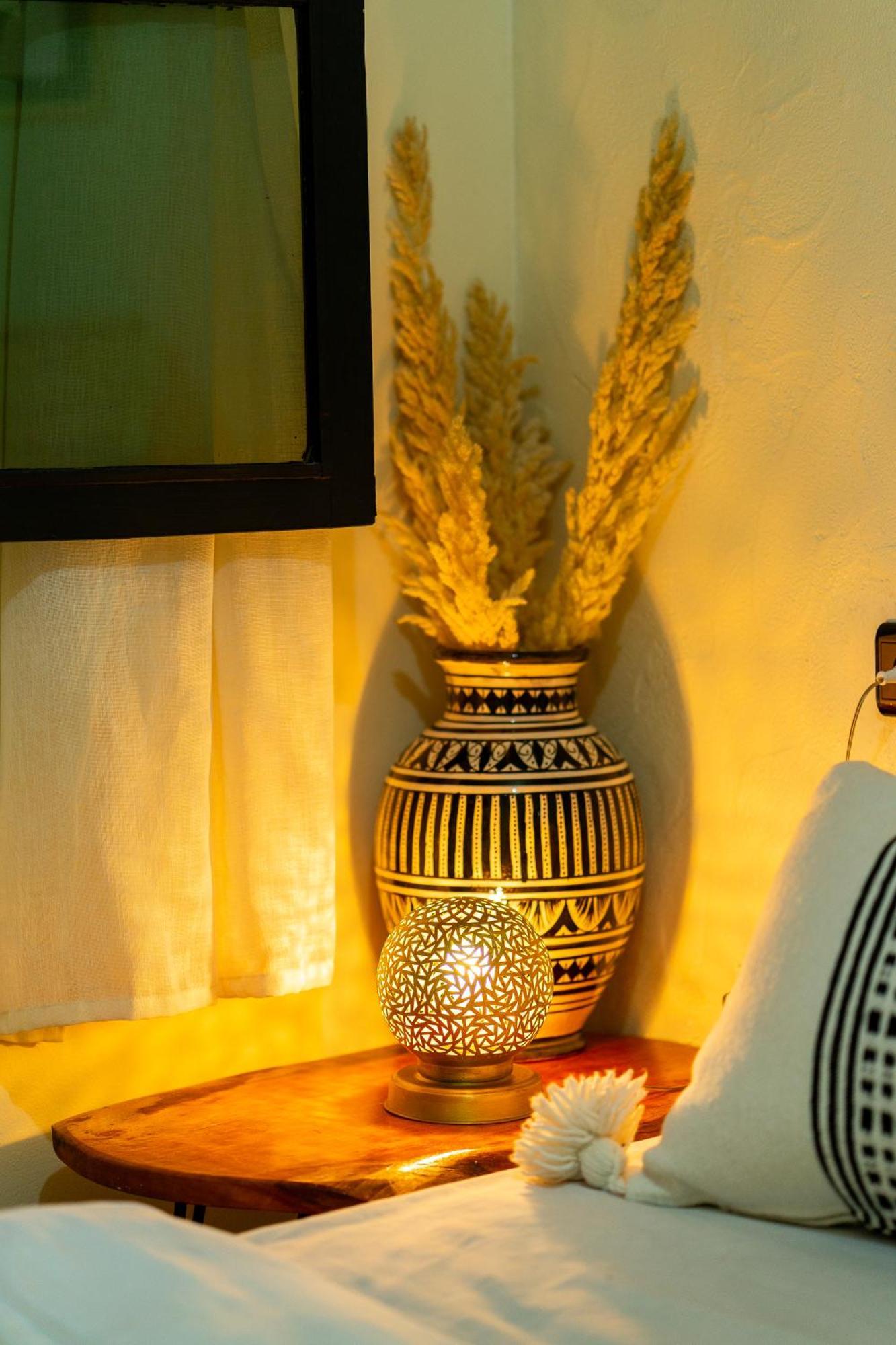 Anza Surfhouse Bed and Breakfast Agadir Exteriör bild