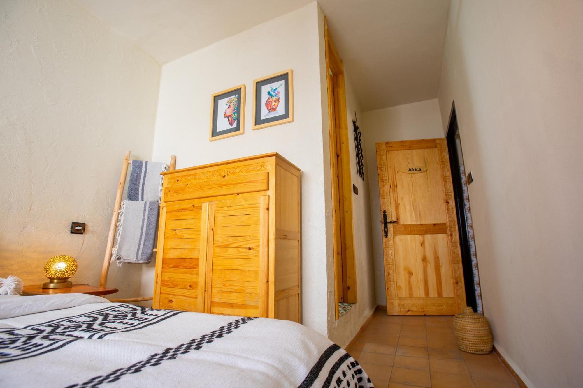 Anza Surfhouse Bed and Breakfast Agadir Exteriör bild