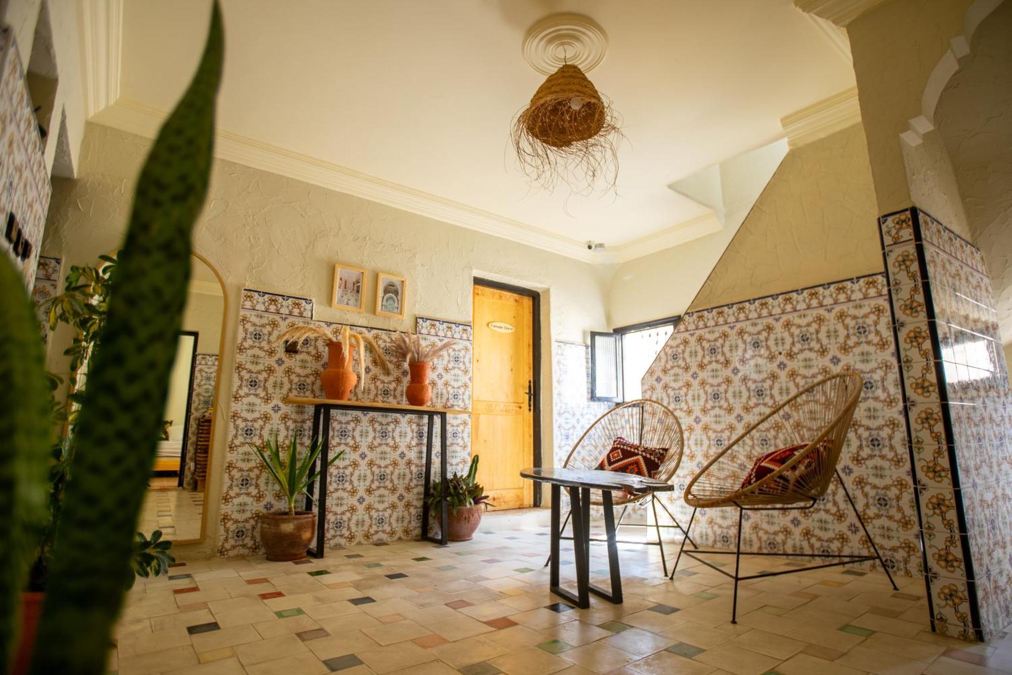 Anza Surfhouse Bed and Breakfast Agadir Exteriör bild